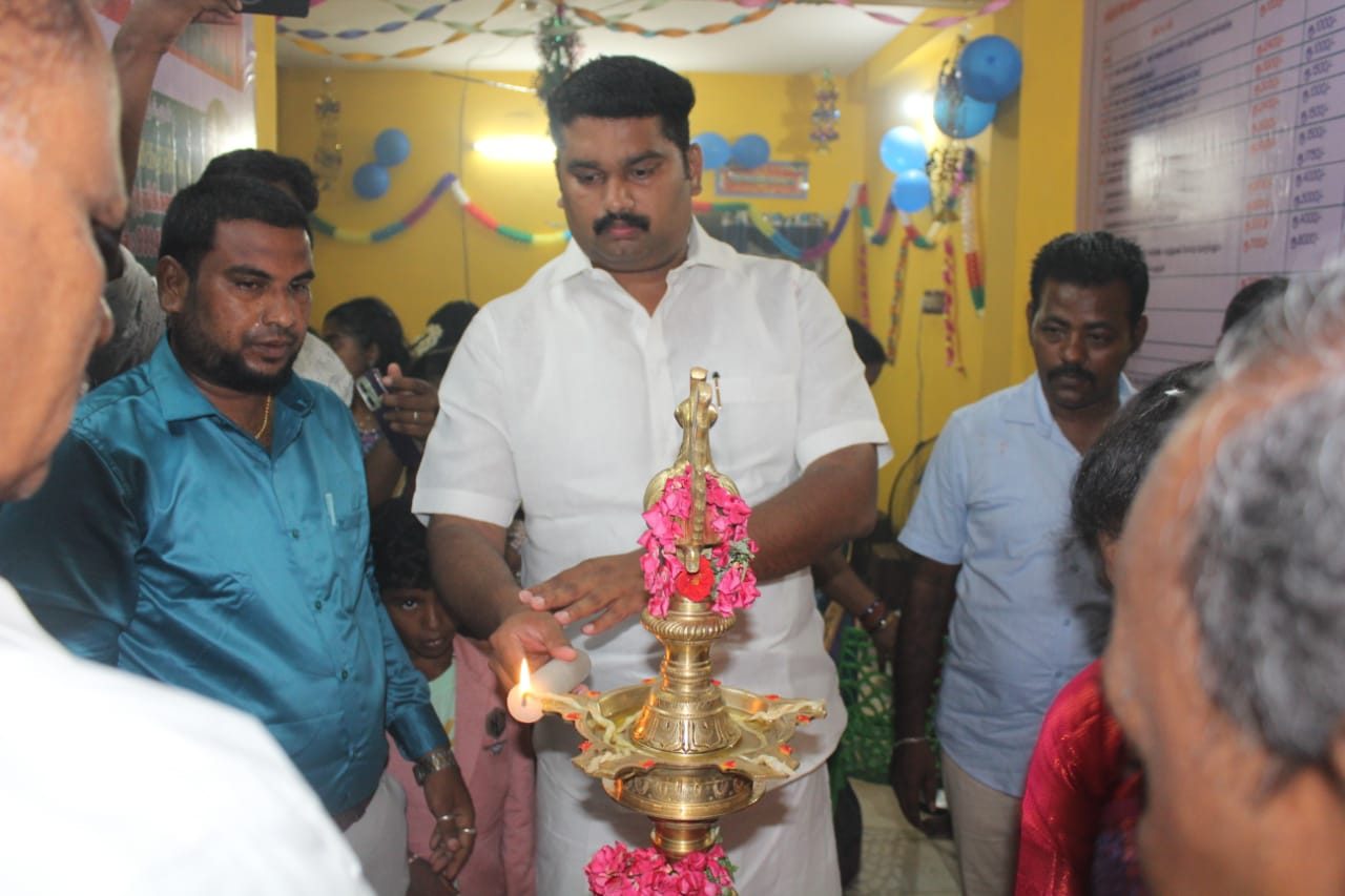 ஆதவன் நலச்சங்க அலுவலக தொடக்க விழா — குத்துவிளக்கு ஏற்றல்